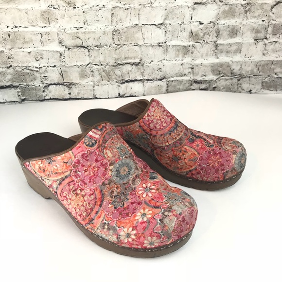 sanita floral clogs